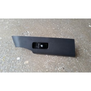 Кнопка стеклоподьемника Авео 3 задней двери правая (ОЕ) Кнопка стеклоподьемника Авео 3 задней двери правая (ОЕ)