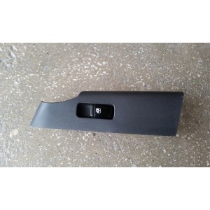 Кнопка стеклоподьемника Авео 3 задней двери левая (GM) Кнопка стеклоподьемника Авео 3 задней двери левая (GM)